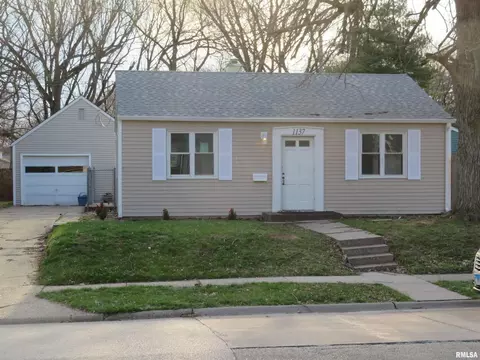1137 39th St, Moline, IL 61265