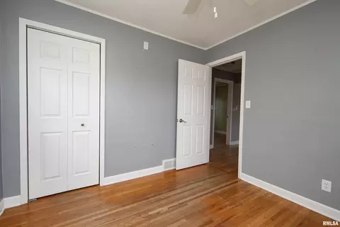 923 33rd Ave, Moline, IL 61265 photo 14