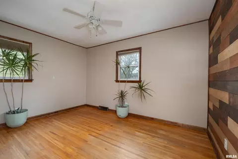 923 33rd Ave, Moline, IL 61265 photo 17
