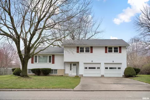 301 Oakwood Pl, Geneseo, IL 61254