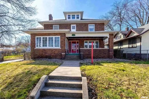 256 16th Ave, East Moline, IL 61244