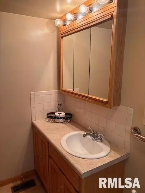 409 Dwight St, Kewanee, IL 61443 photo 32