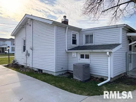 409 Dwight St, Kewanee, IL 61443 photo 4