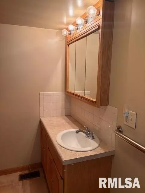 409 Dwight St, Kewanee, IL 61443 photo 30