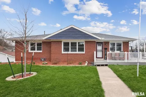 215 Myra Pl, Clinton, IA 52732