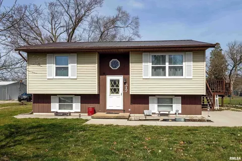 317 E 2nd St, Wilton, IA 52778