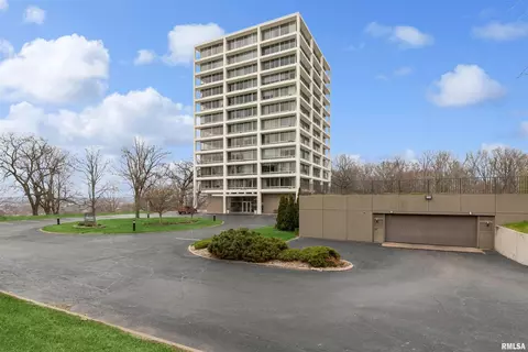 1337 21st Ave #7D, Rock Island, IL 61201
