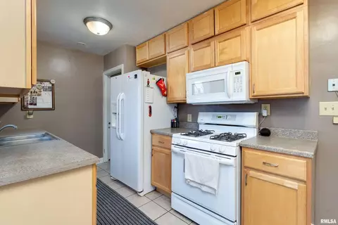 2515 13th St, Moline, IL 61265 photo 7