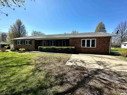 3007 Hillcrest Dr, Eldorado, IL 62930