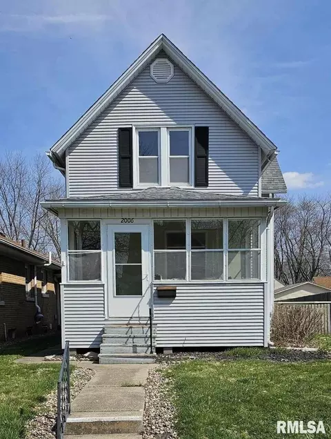 2006 3rd St, Moline, IL 61265