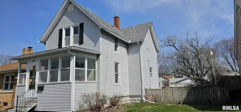 2006 3rd St, Moline, IL 61265 photo 2