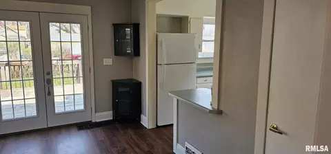 2006 3rd St, Moline, IL 61265 photo 8