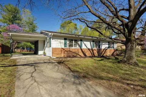 208 S Glenview Dr, Carbondale, IL 62901