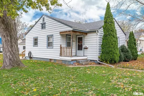 2398 Barker St, Clinton, IA 52732