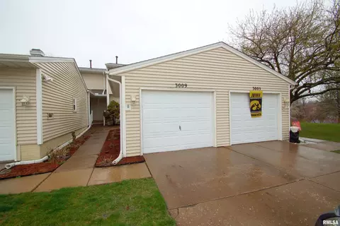 3009 Willowwood Dr, Bettendorf, IA 52722