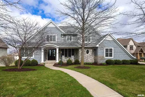 6515 Blackberry Ln, Bettendorf, IA 52722