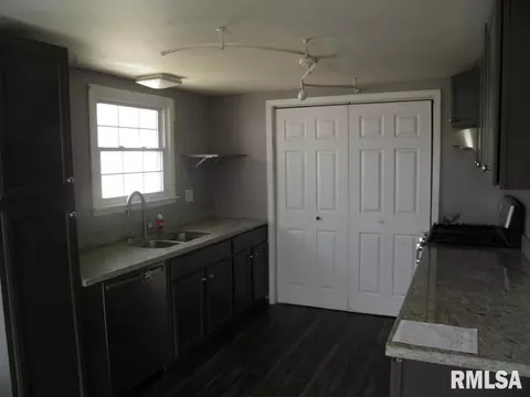 622 13th Ave, Hampton, IL 61256 photo 4