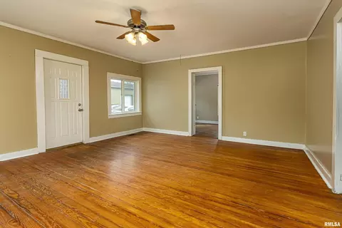 312 E Walnut St, Herrin, IL 62948 photo 4