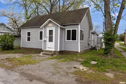 312 E Walnut St, Herrin, IL 62948