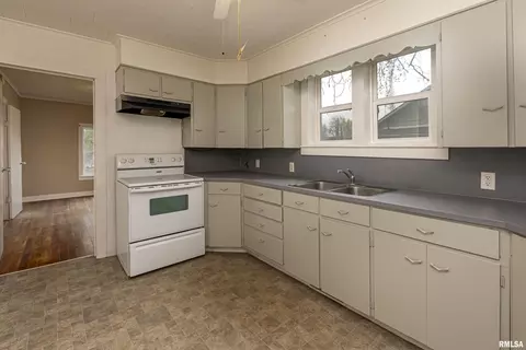 312 E Walnut St, Herrin, IL 62948 photo 8