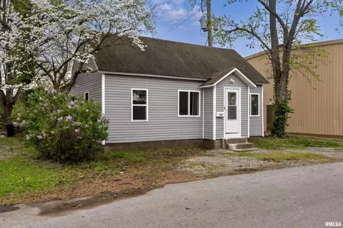 312 E Walnut St, Herrin, IL 62948 photo 2