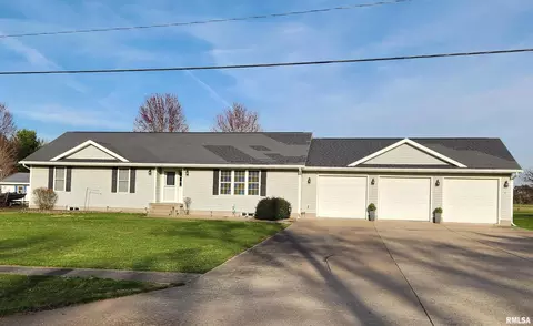 206 Sand Run Rd, Fruitland, IA 52749