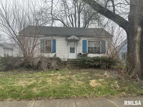 301 Dennhardt Ave, Carbon Cliff, IL 61239