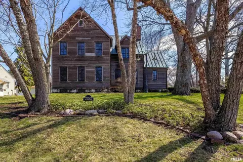 2253 30th St, Rock Island, IL 61201
