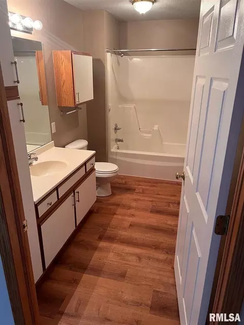 205 E Price St #102, Eldridge, IA 52748 photo 14