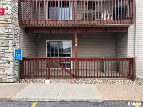 205 E Price St #102, Eldridge, IA 52748 photo 2