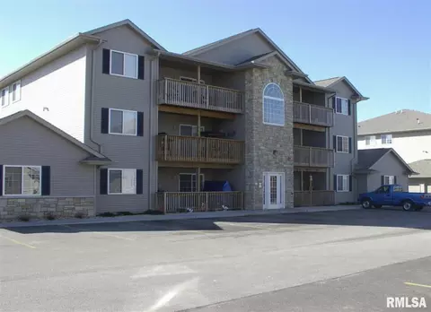 205 E Price St #102, Eldridge, IA 52748