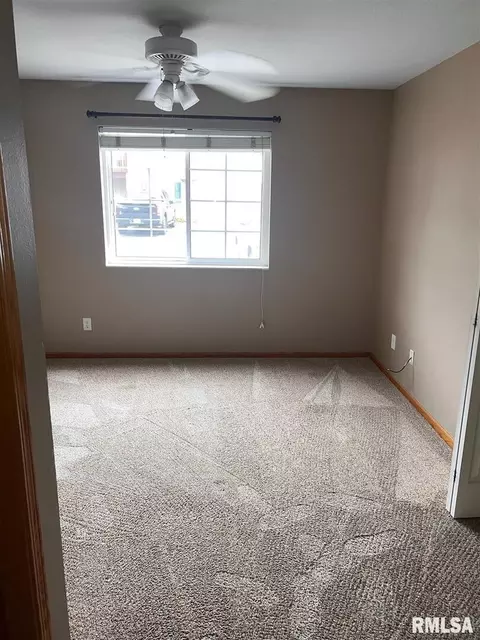 205 E Price St #102, Eldridge, IA 52748 photo 18