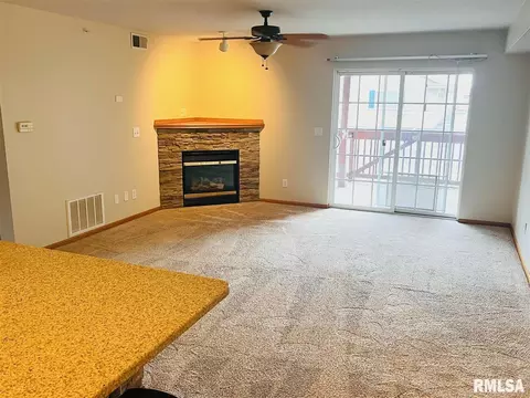 205 E Price St #102, Eldridge, IA 52748 photo 6