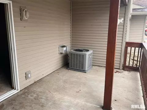 205 E Price St #102, Eldridge, IA 52748 photo 4