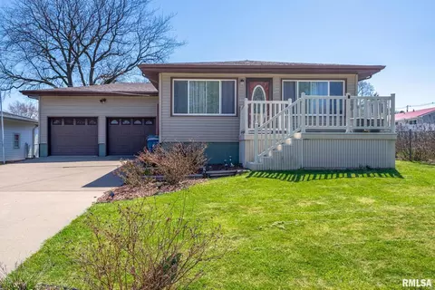 1808 Foster St, Muscatine, IA 52761