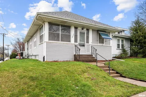 2829 Arlington Ave, Davenport, IA 52803