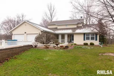 219 N 7th St, Le Claire, IA 52753
