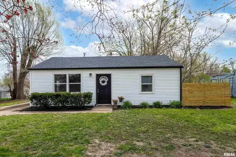 7311 Cedar St, Davenport, IA 52806