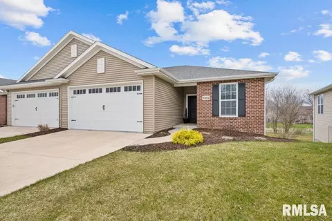 5582 W Creekside Ln, Bettendorf, IA 52722