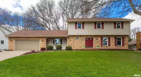 2226 E 47th St, Davenport, IA 52807