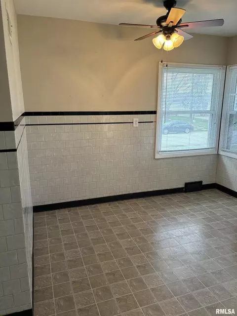 610 16th St, Silvis, IL 61282 photo 6