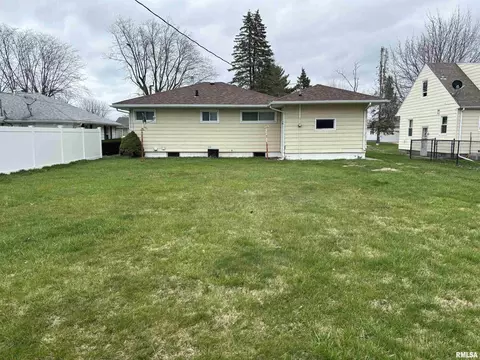 610 16th St, Silvis, IL 61282 photo 2