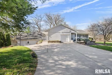 2500 29th Avenue Ct, Moline, IL 61265