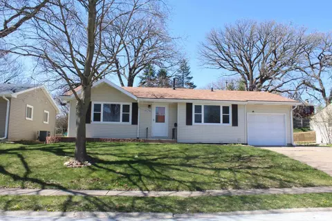 4246 Warren St, Davenport, IA 52806