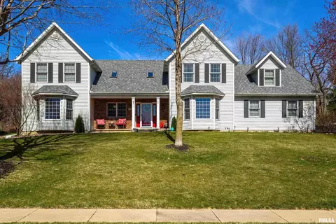 6030 Shadowbrook Dr, Bettendorf, IA 52722