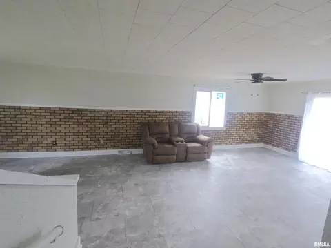 2421 15th St, Moline, IL 61265 photo 8