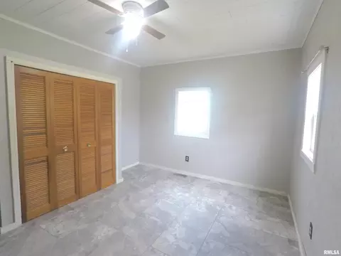 2421 15th St, Moline, IL 61265 photo 10