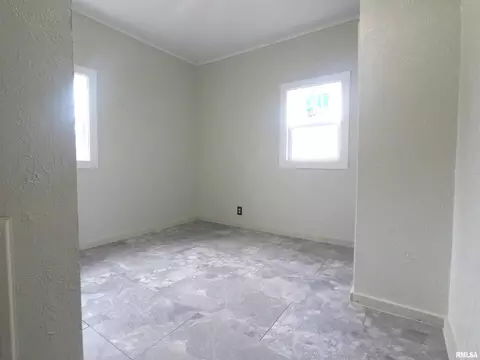 2421 15th St, Moline, IL 61265 photo 11