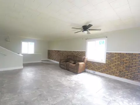 2421 15th St, Moline, IL 61265 photo 9