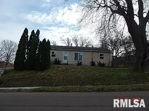 1001 S 10th St, Clinton, IA 52732